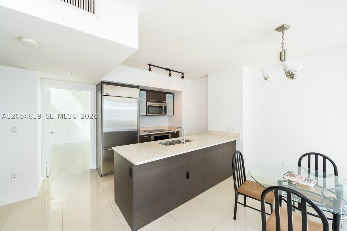 image 500 Brickell West3