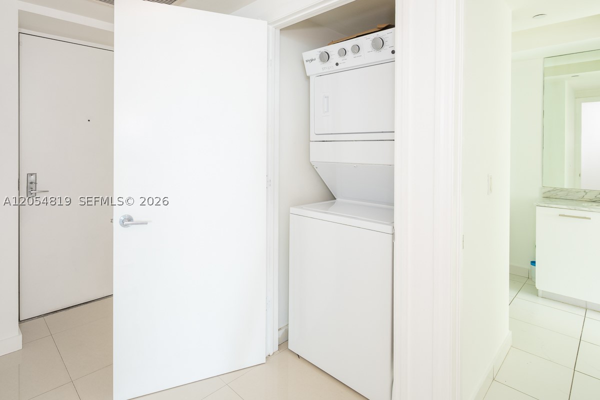 image 500 Brickell West7