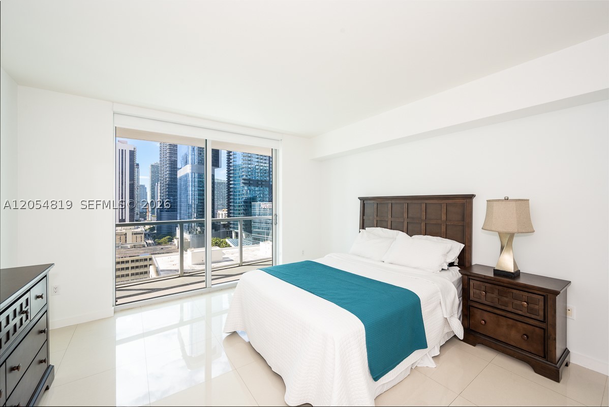 image 500 Brickell West8