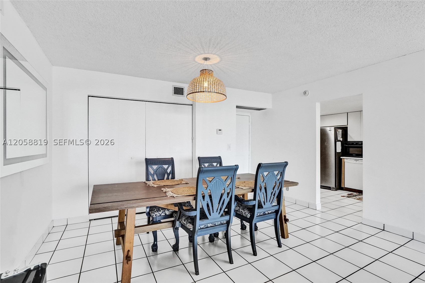 image Arlen House East7