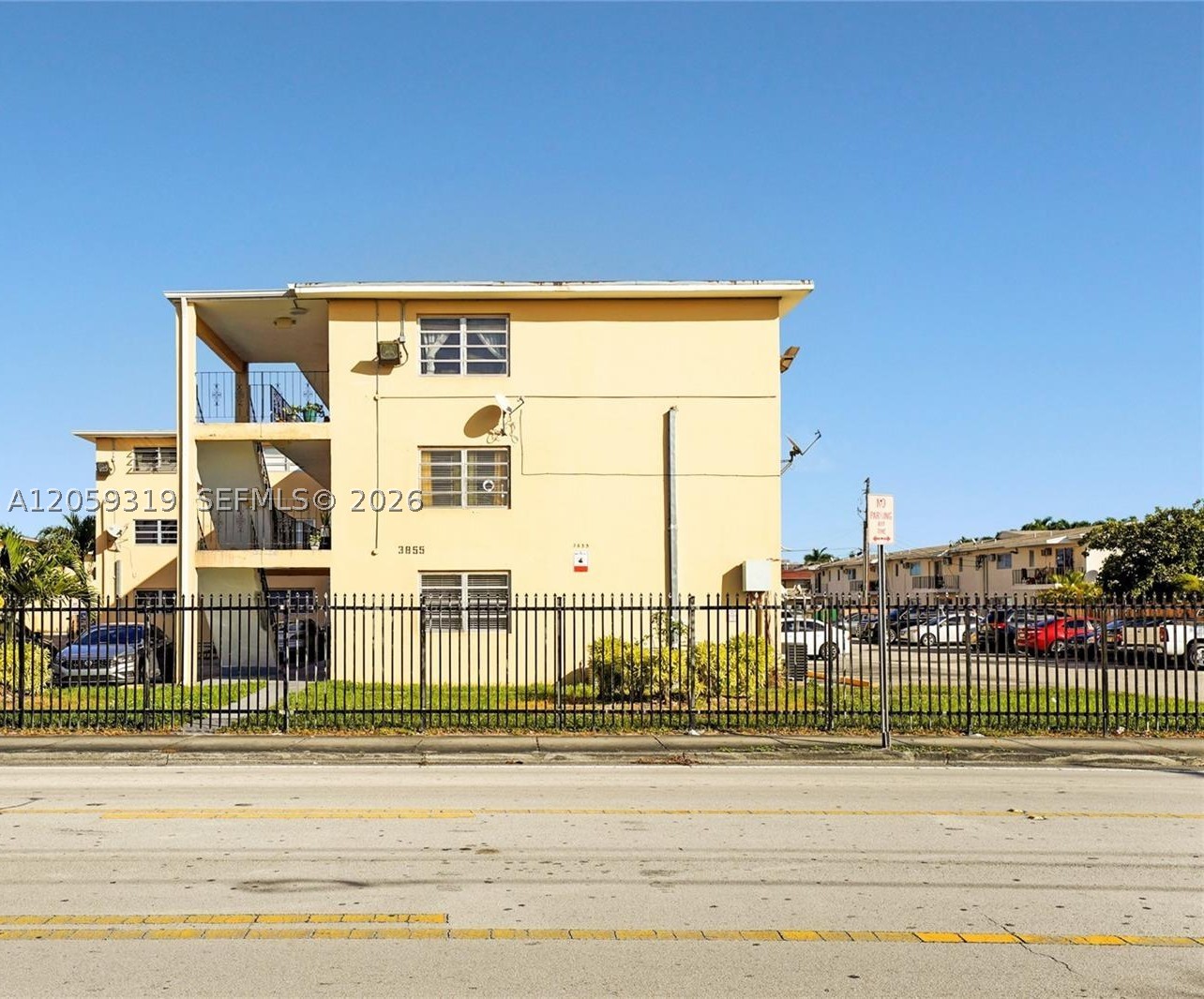 3855 SW 79th Ave #27