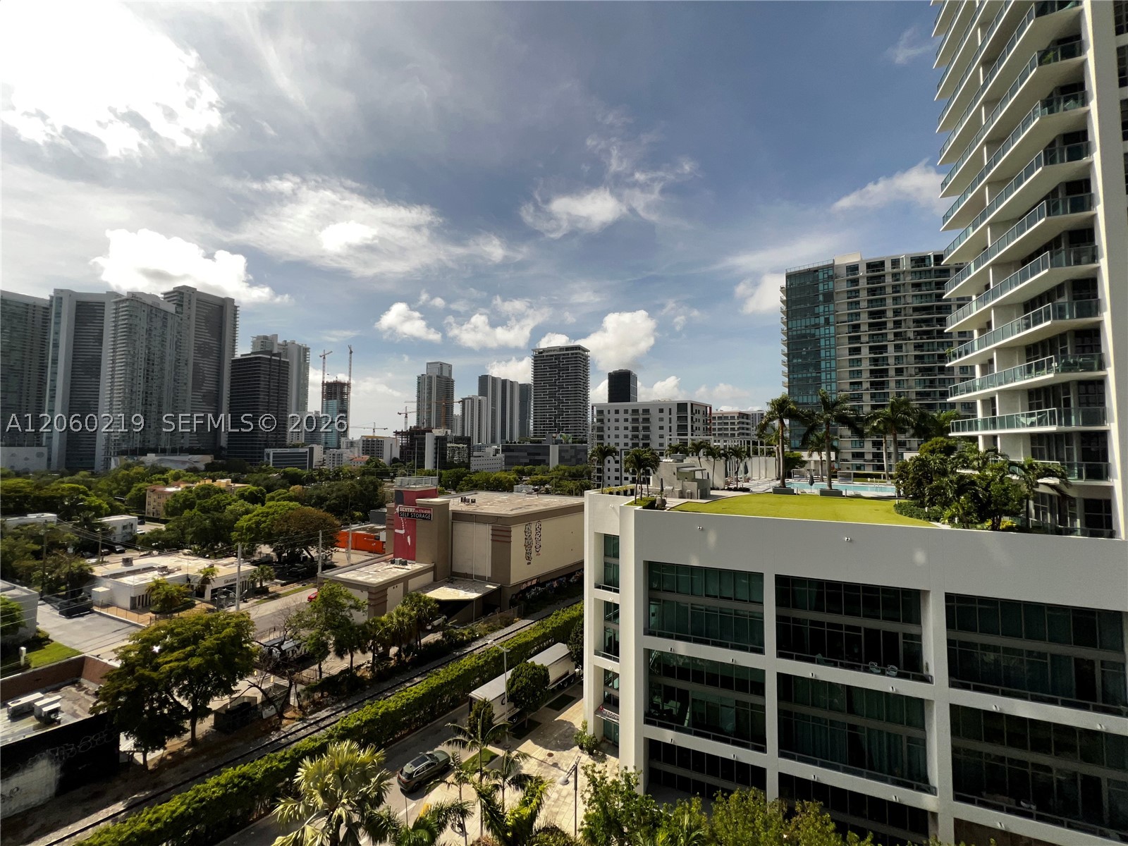 121 NE 34th St #803
