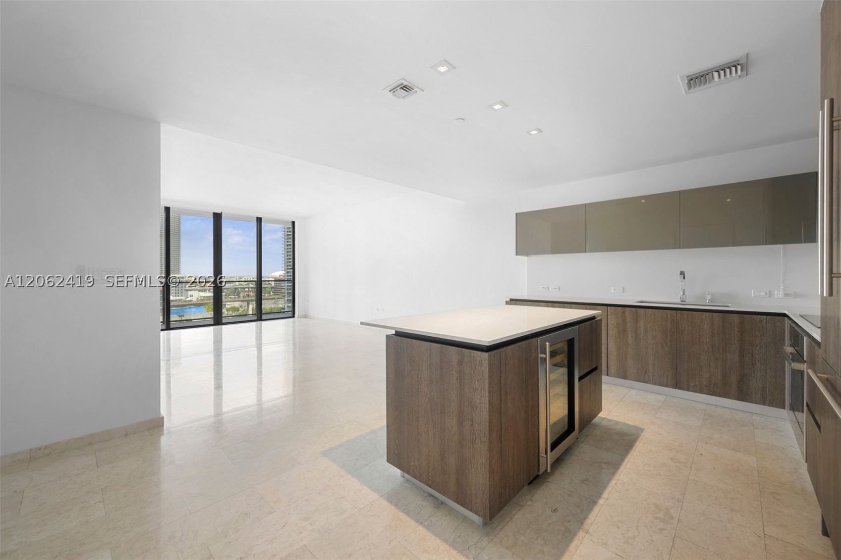 68 SE 6th St #910