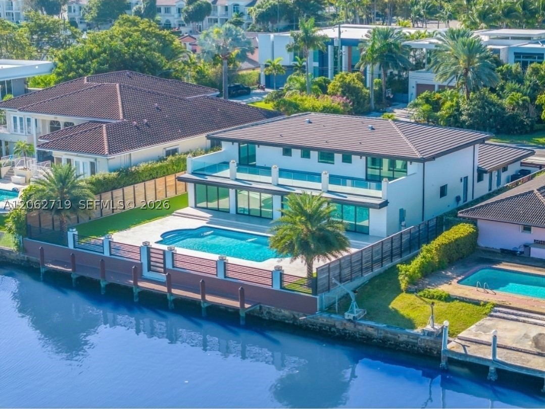 406 Holiday Dr Hallandale Beach, FL 33009