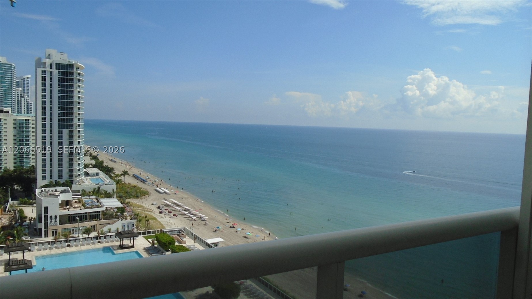 image Beach Club 225