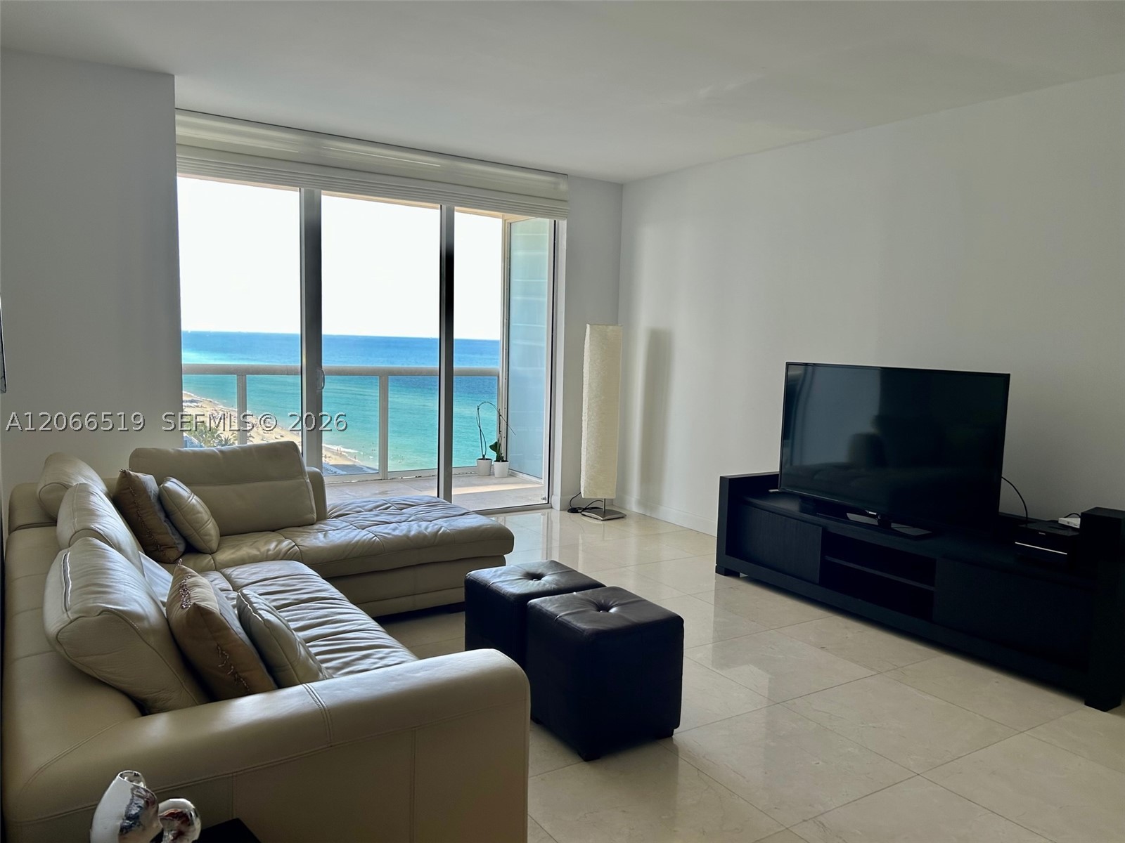 image Beach Club 228