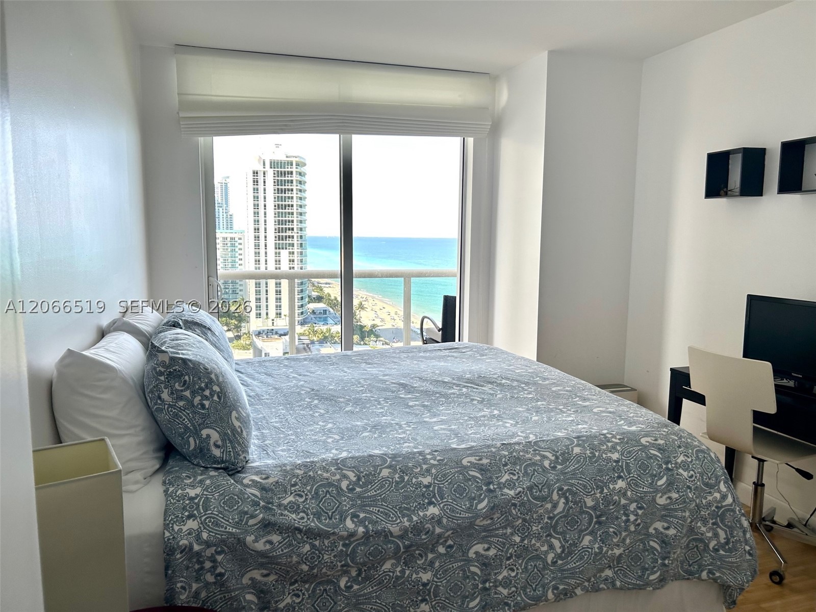 image Beach Club 235