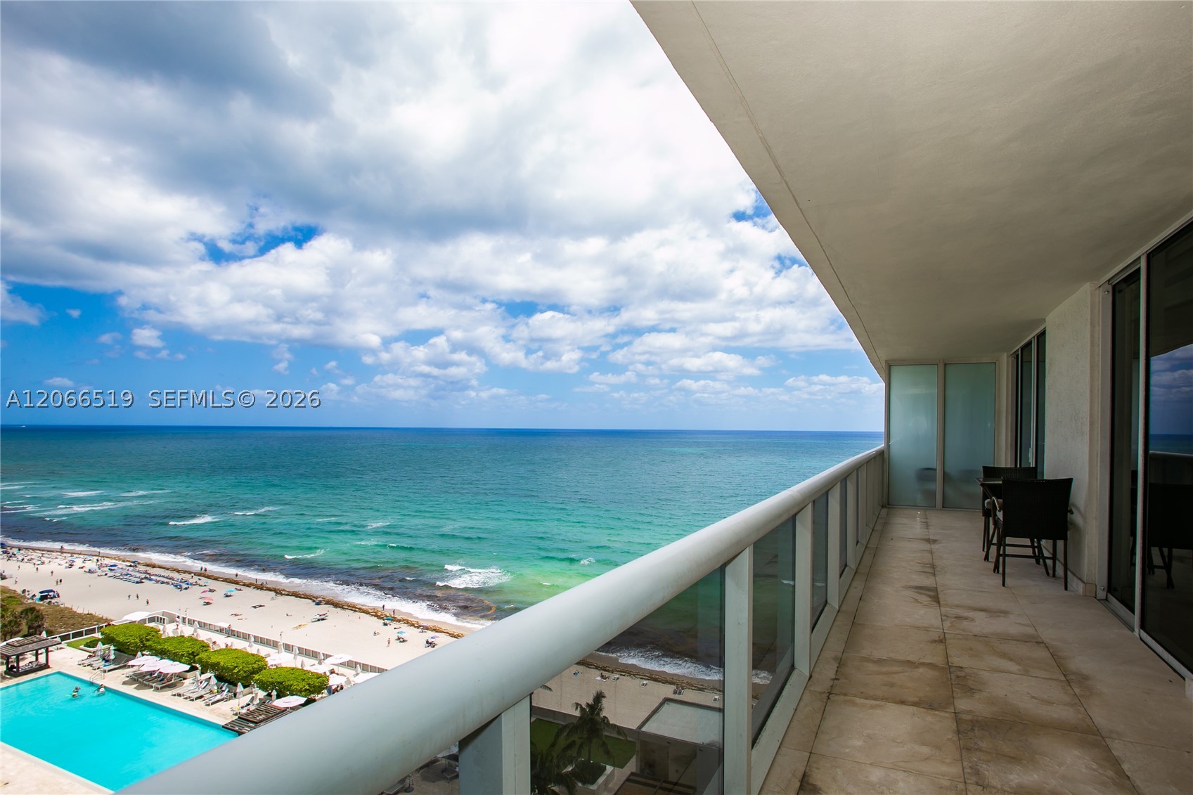 image Beach Club 23