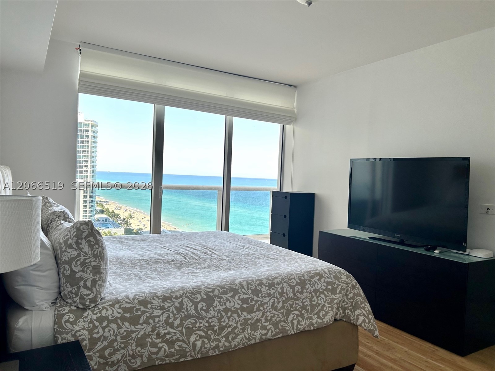 image Beach Club 242