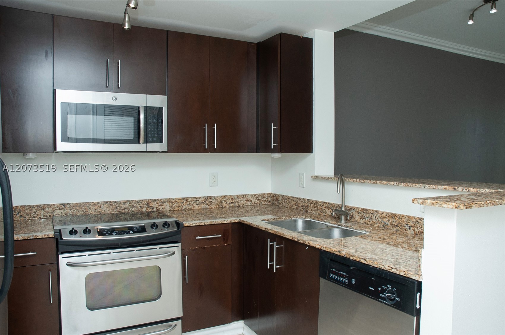 image Ten Aragon Condo3