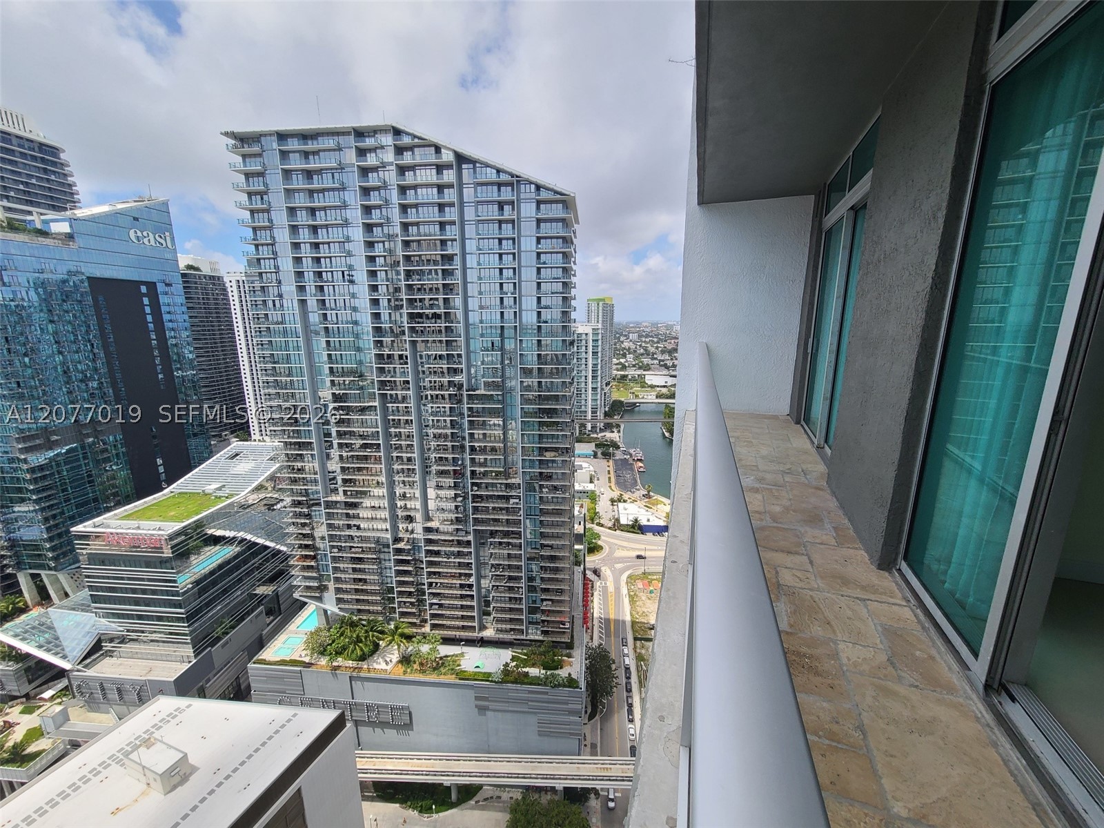 image 500 Brickell West23