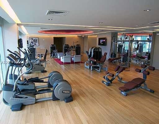 image 500 Brickell West33