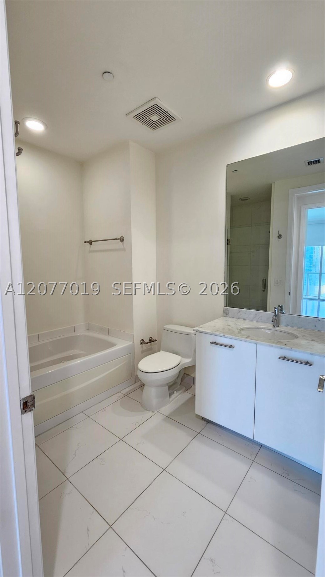 image 500 Brickell West68
