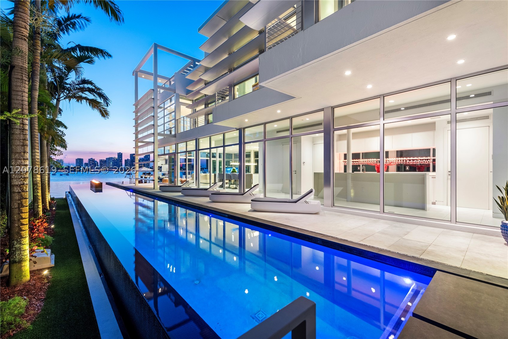 440 S Hibiscus Dr