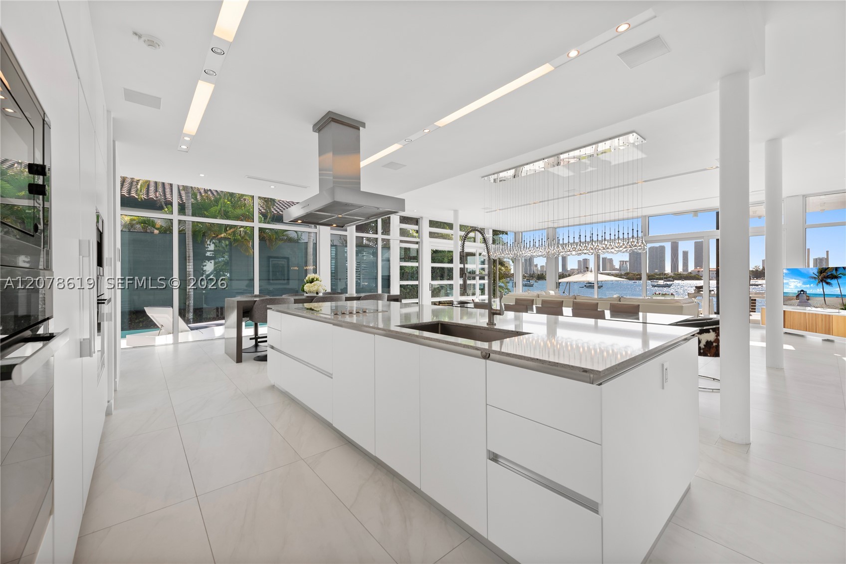 440 S Hibiscus Dr Miami Beach, FL 33139