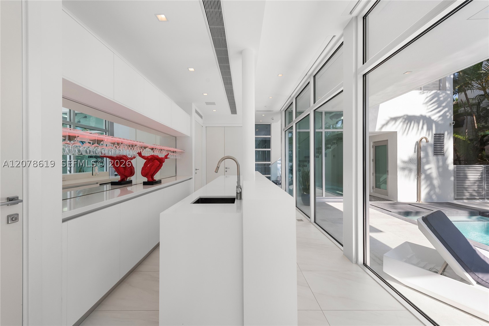 440 S Hibiscus Dr Miami Beach, FL 33139