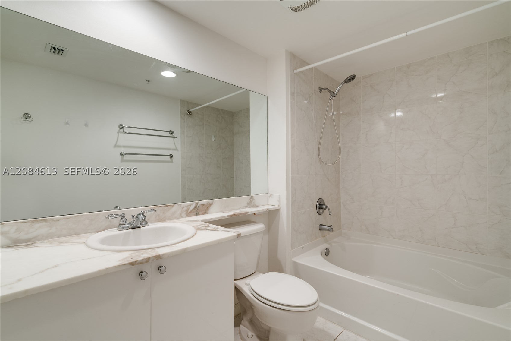 image The Venture at Aventura11