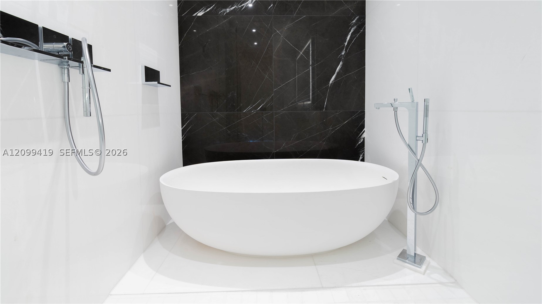 image Aston Martin Residences24