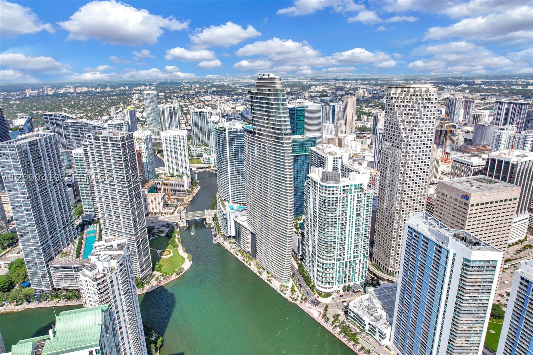 image Aston Martin Residences38