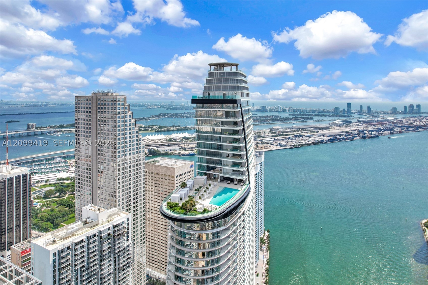 image Aston Martin Residences41
