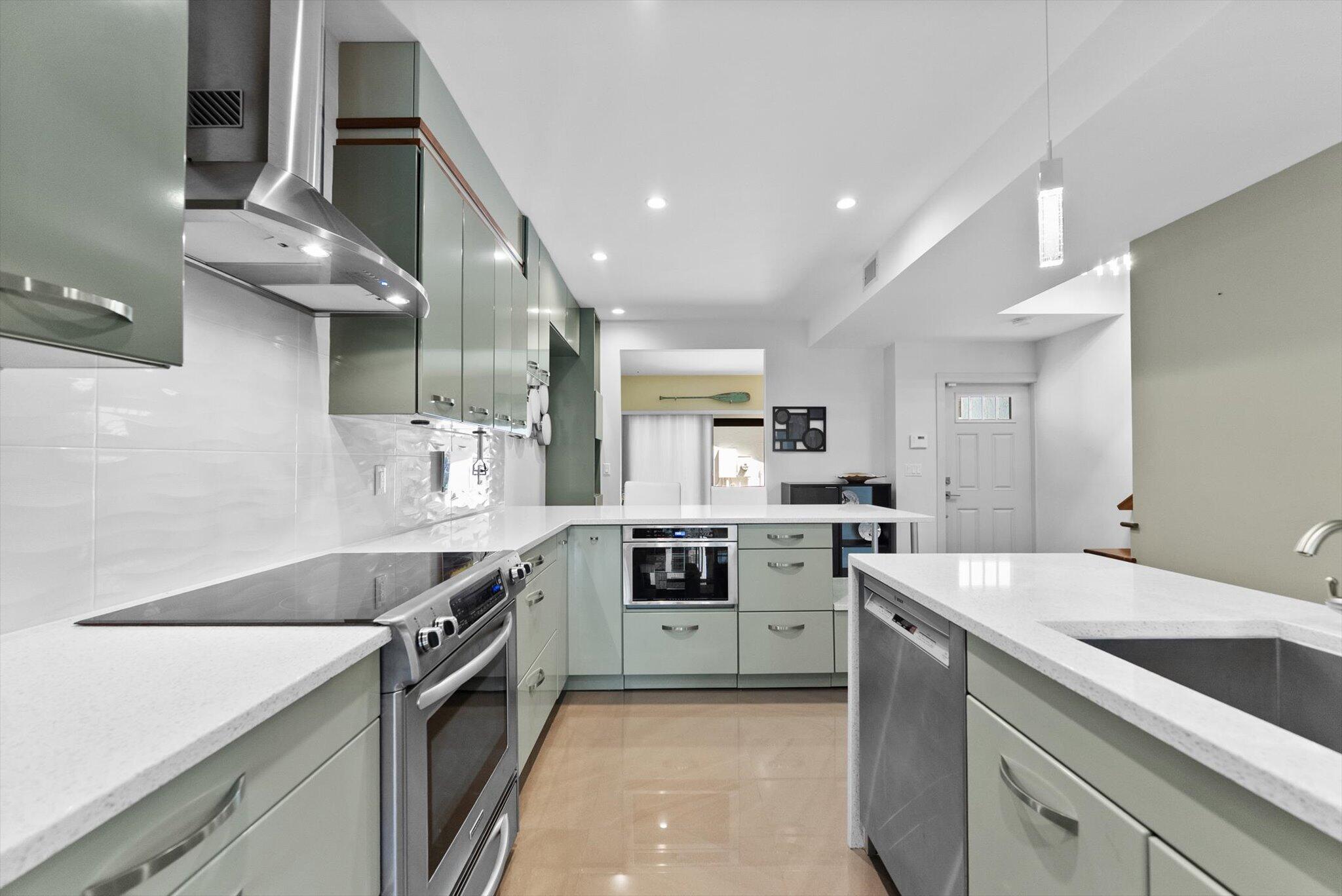 1301 N Riverside #10 Pompano Beach, FL 33062