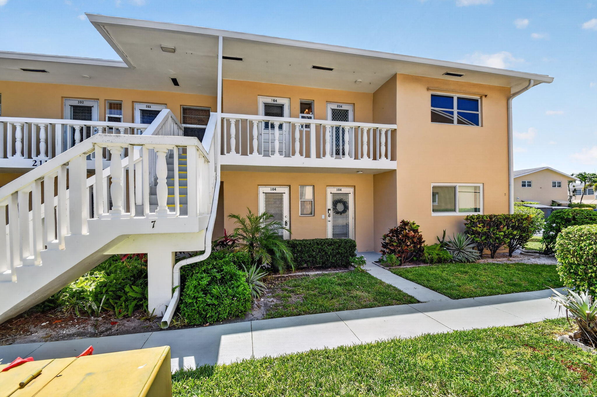 2111 NE 1st #204