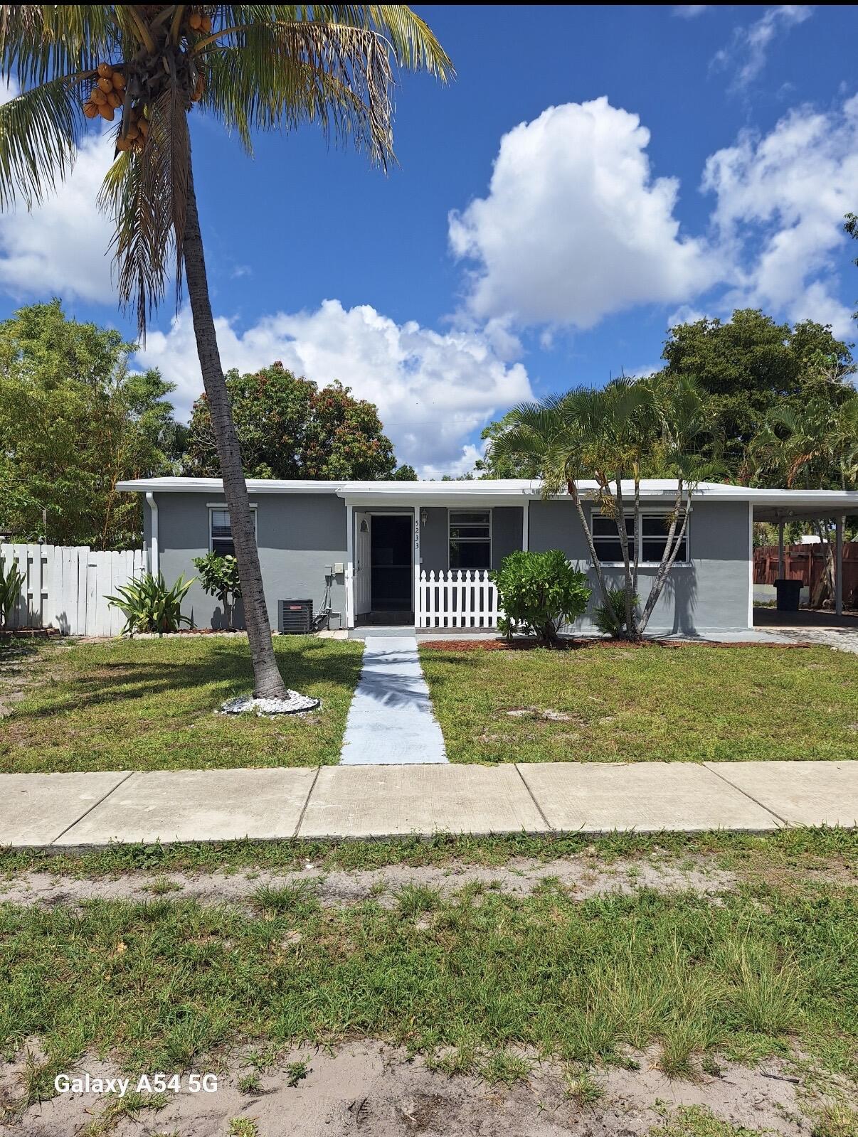 5233 NE 20th