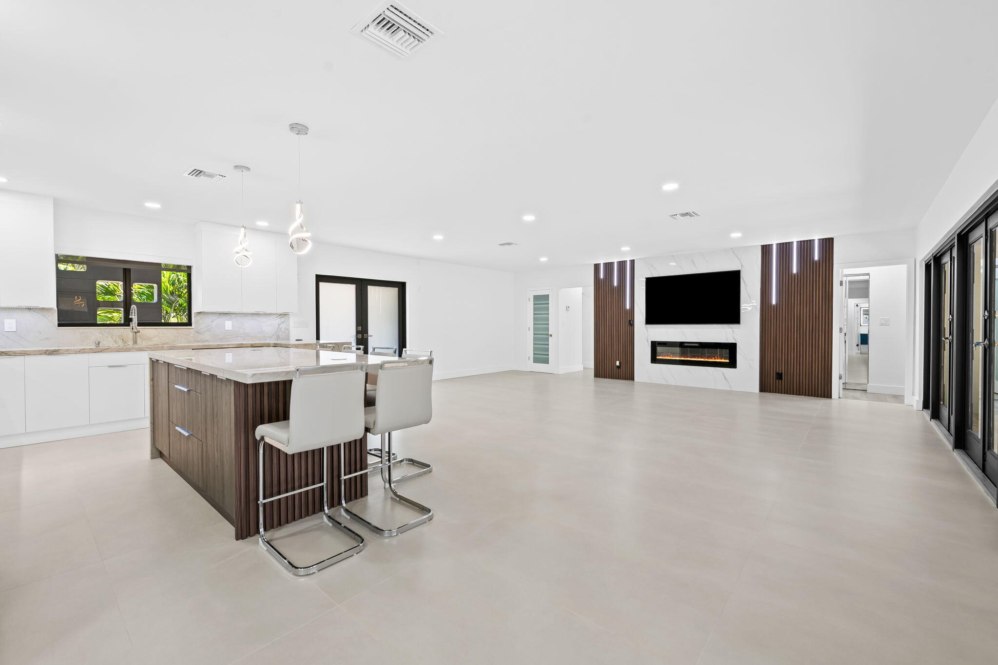 2811 NE 53rd Lighthouse Point, FL 33064