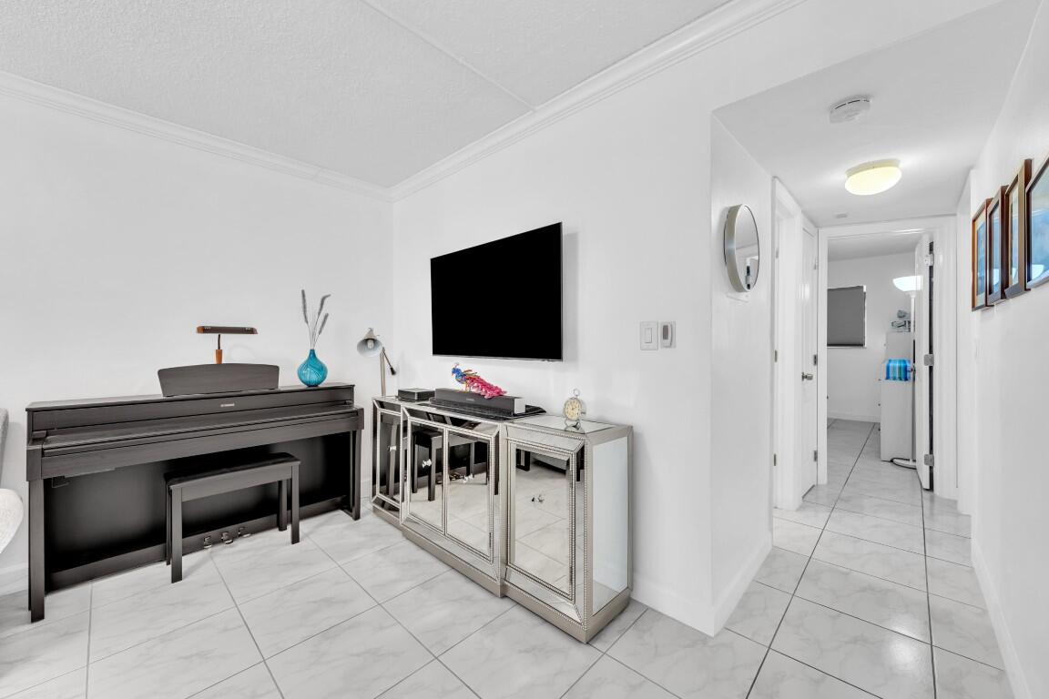 580 Egret #121 Hallandale Beach, FL 33009