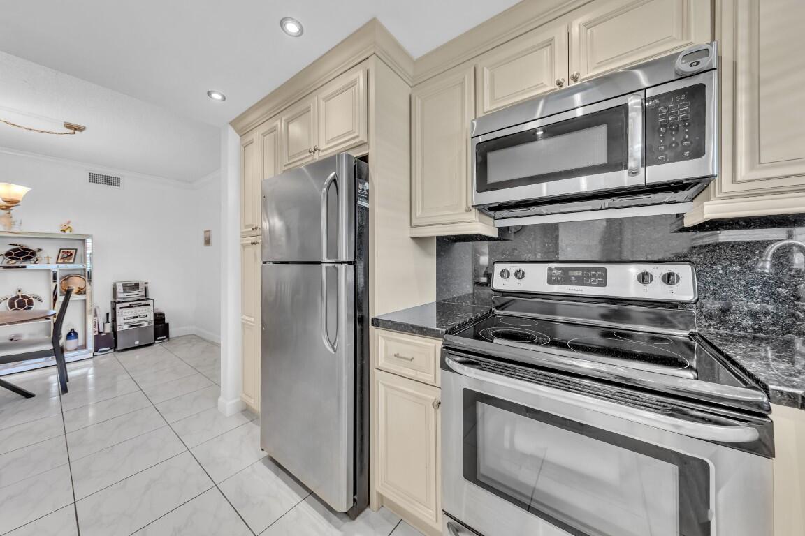 580 Egret #121 Hallandale Beach, FL 33009