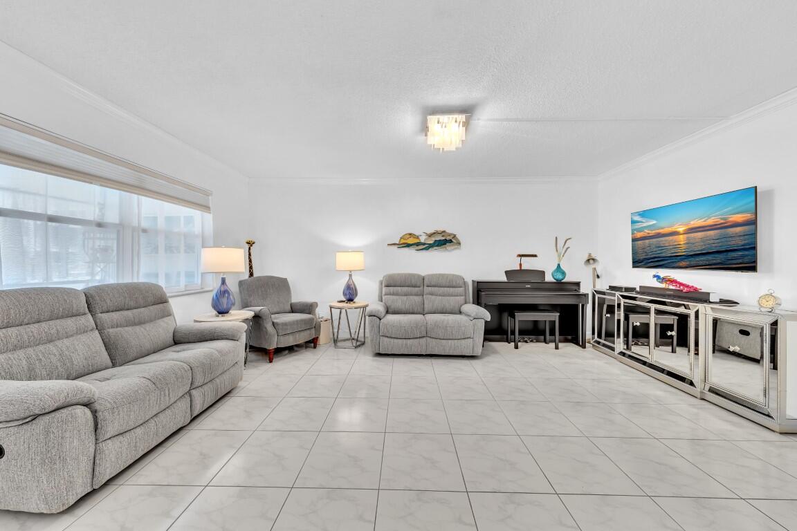 580 Egret #121 Hallandale Beach, FL 33009