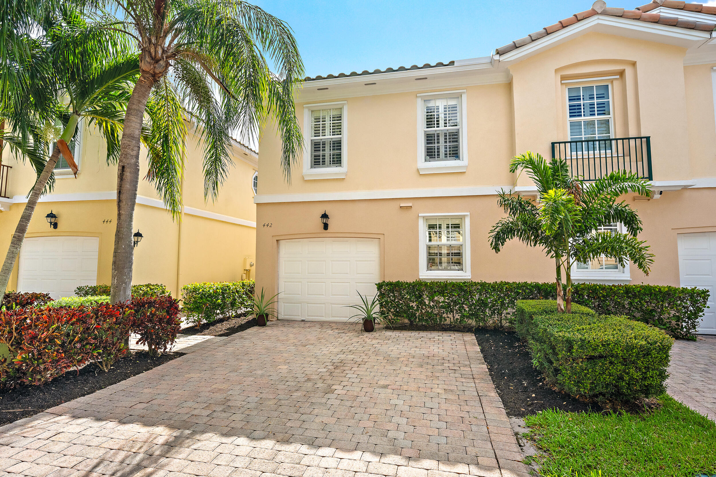 442 Capistrano Dr
