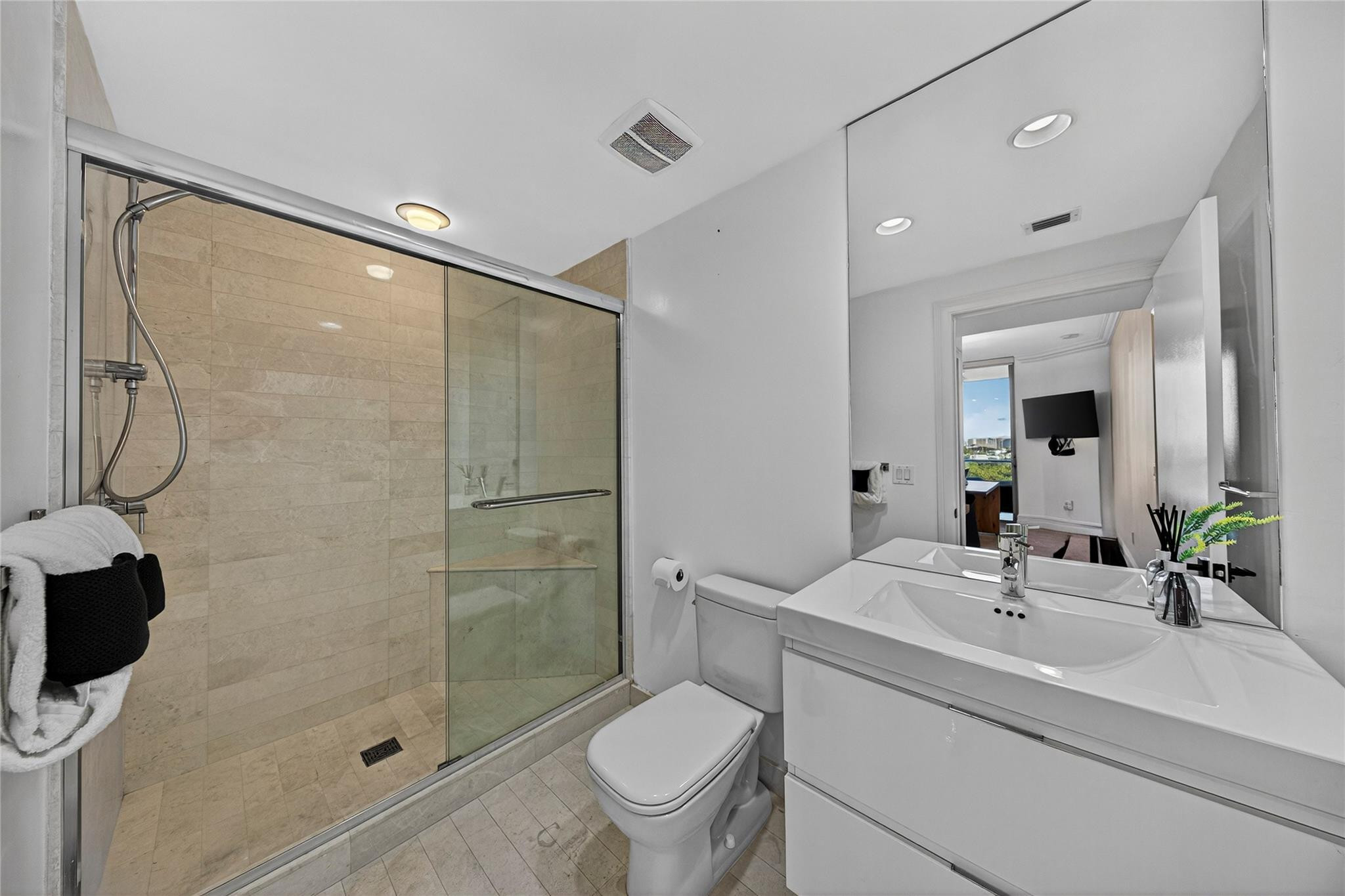 17301 Biscayne #506 North Miami Beach, FL 33160