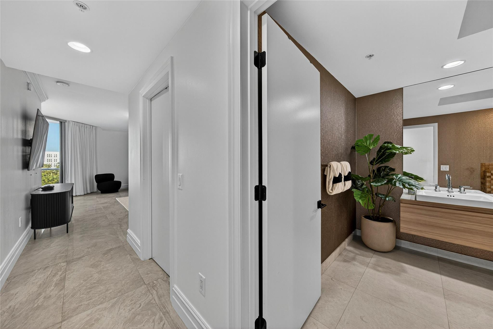17301 Biscayne #506 North Miami Beach, FL 33160