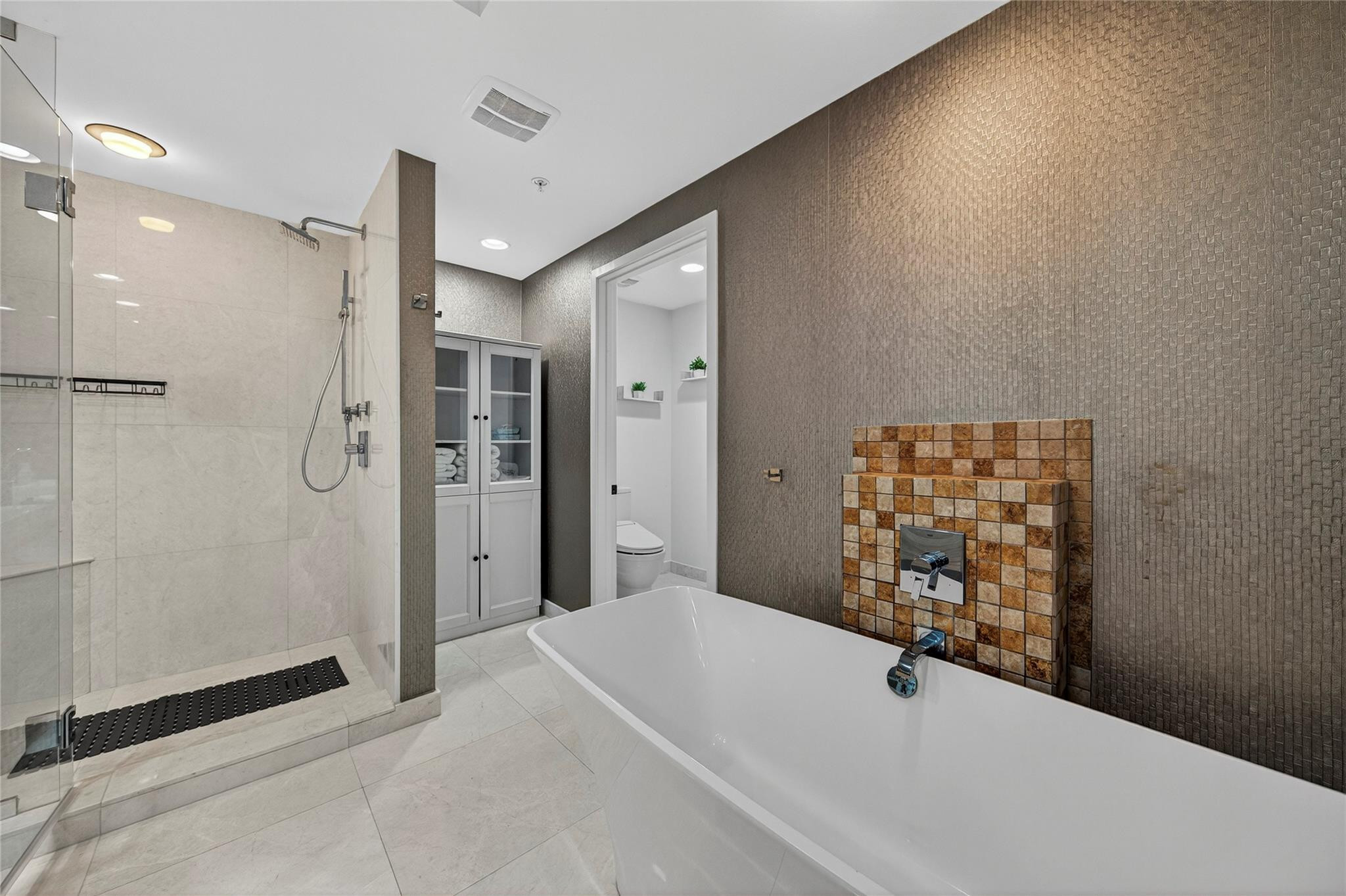 17301 Biscayne #506 North Miami Beach, FL 33160