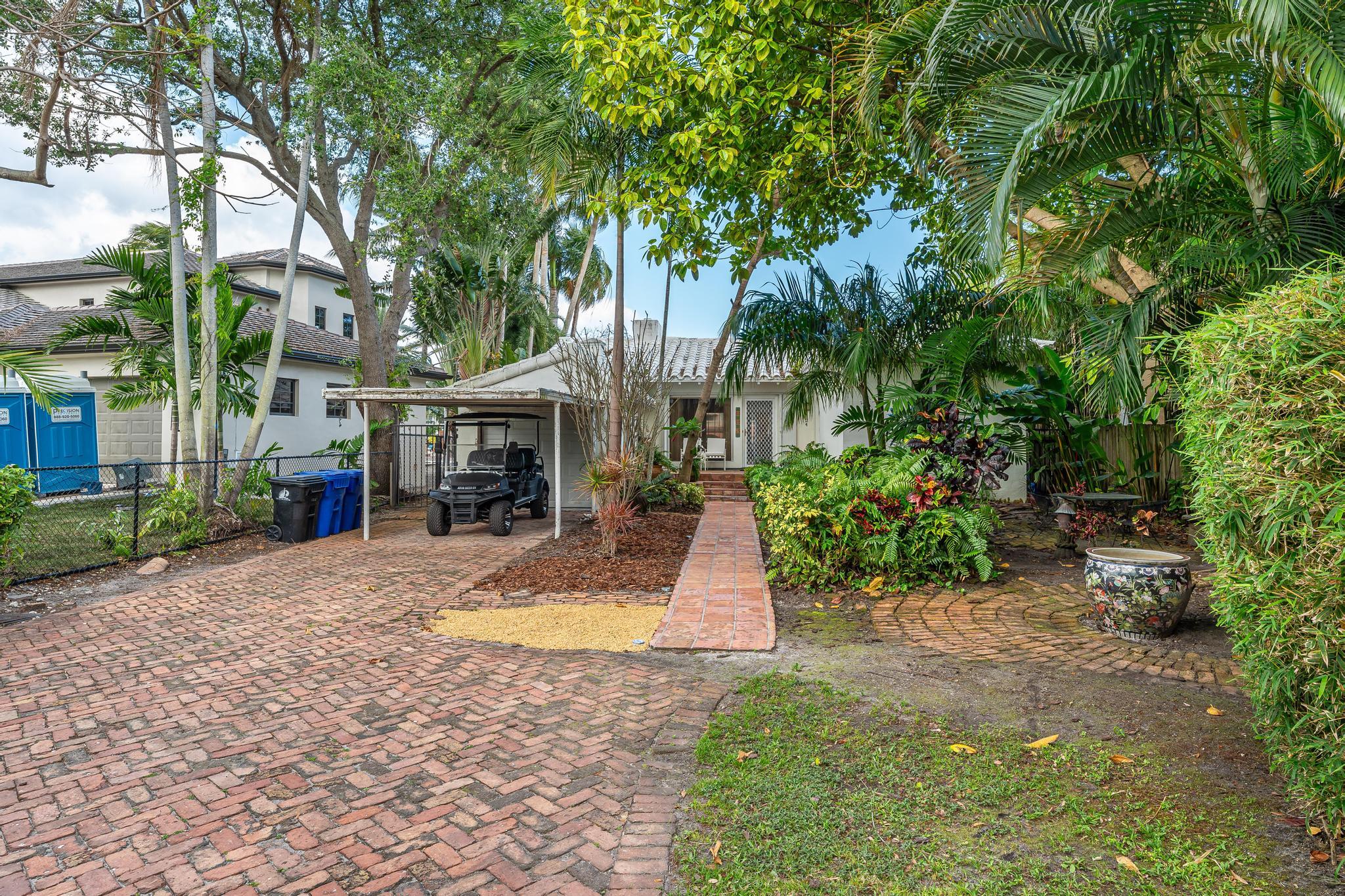 124 S Gordon Rd Fort Lauderdale, FL 33301