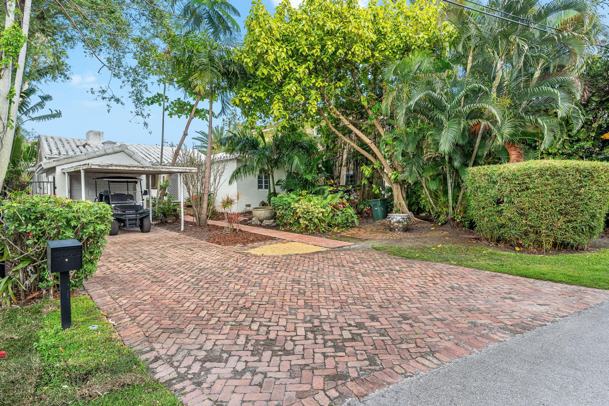 124 S Gordon Rd Fort Lauderdale, FL 33301