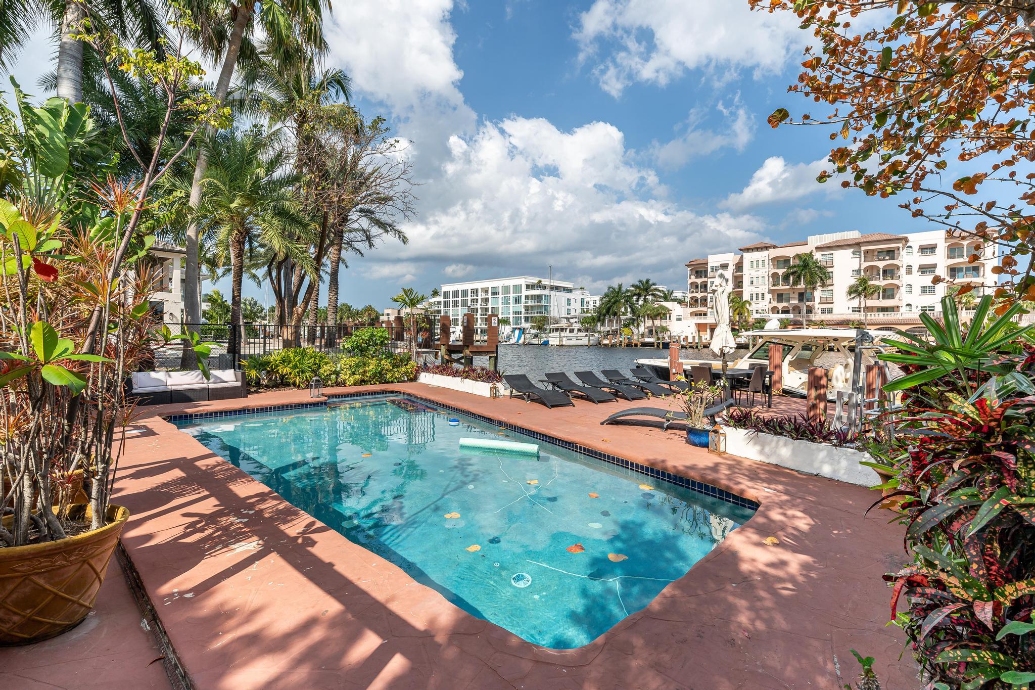 124 S Gordon Rd Fort Lauderdale, FL 33301