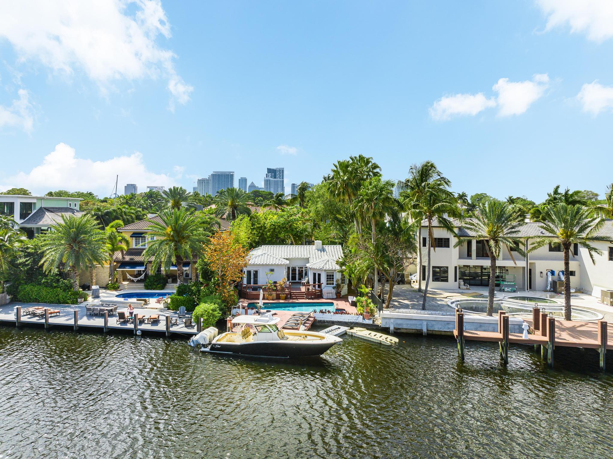 124 S Gordon Rd Fort Lauderdale, FL 33301