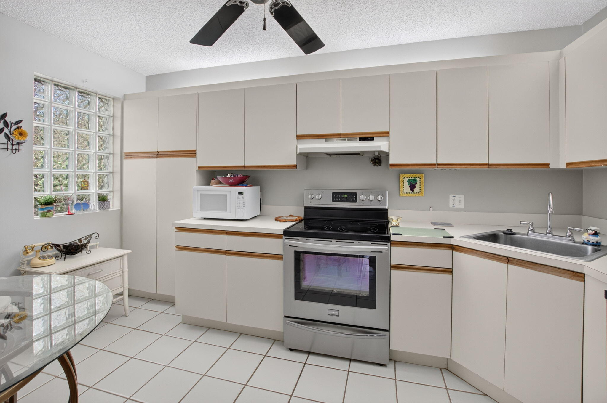 5267 Europa Dr #C Boynton Beach, FL 33437