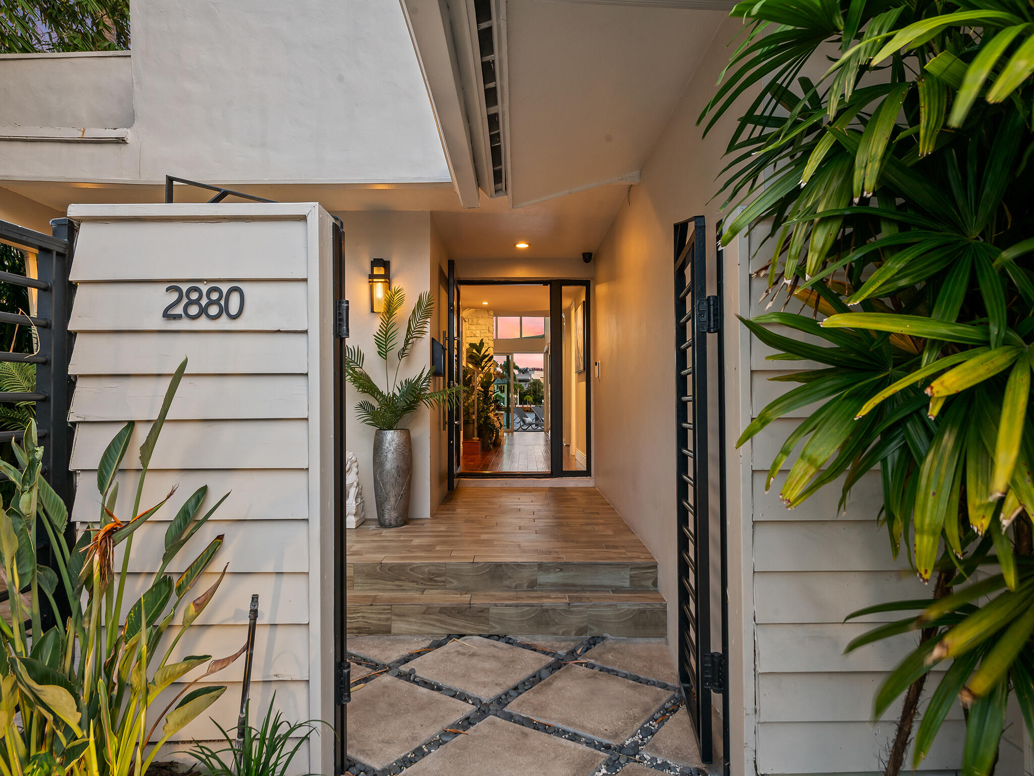 2880 NE 24th Pl Fort Lauderdale, FL 33305