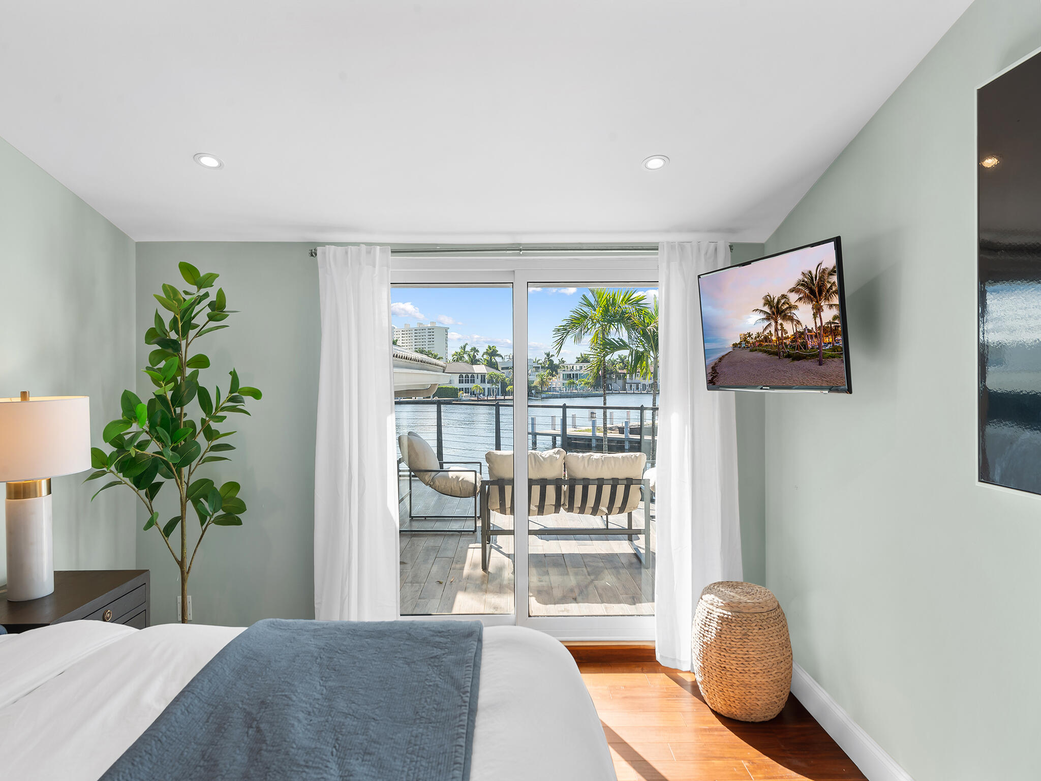 2880 NE 24th Pl Fort Lauderdale, FL 33305
