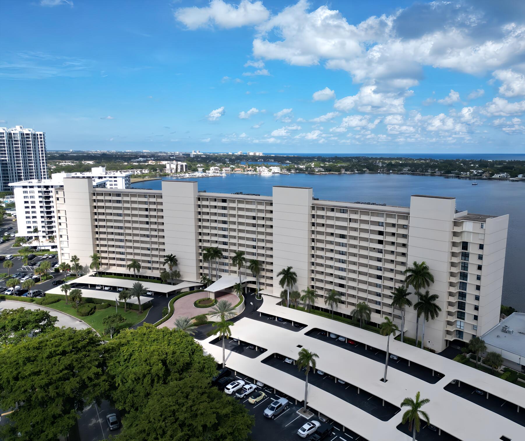 130 Lakeshore Dr #821