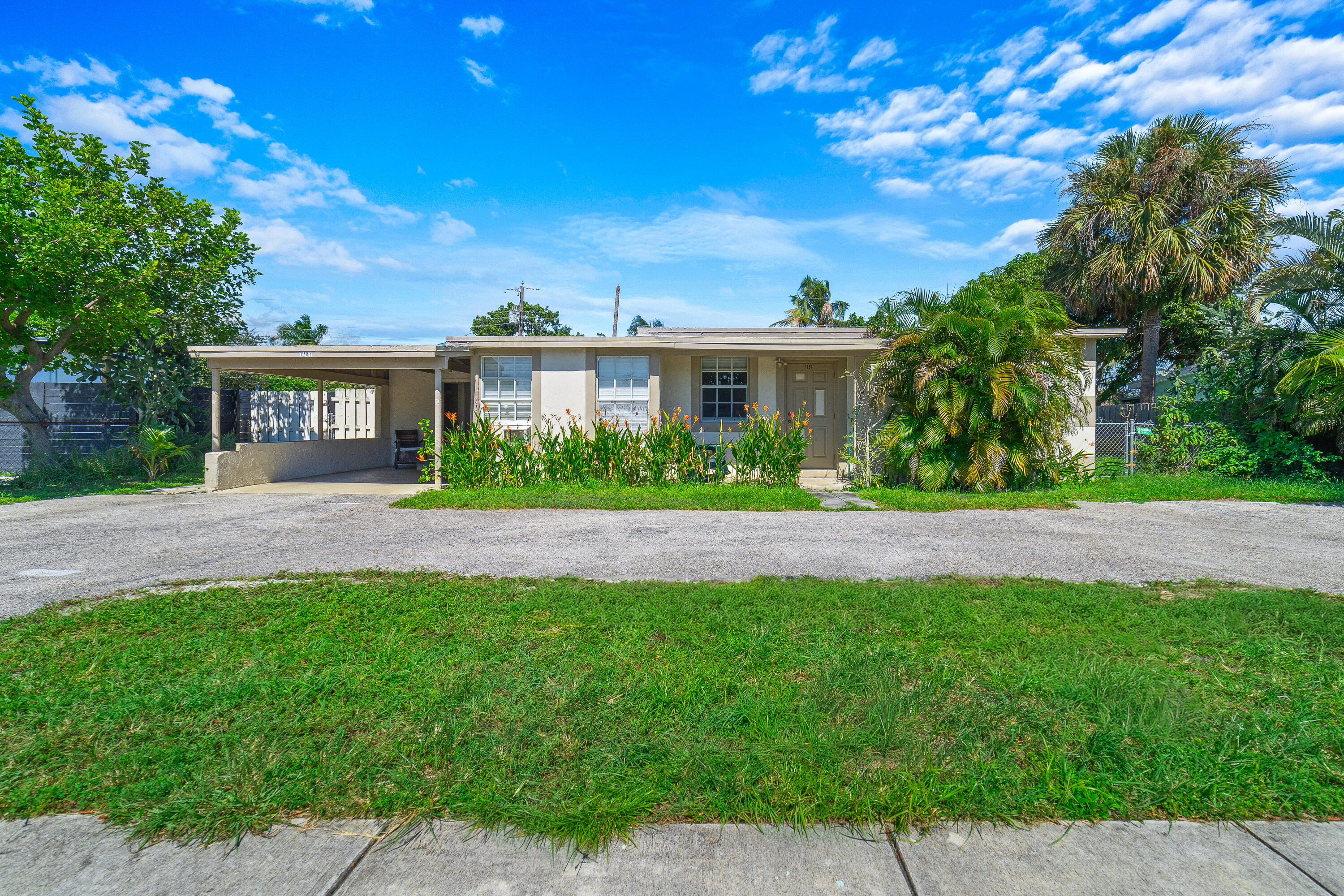 1787 NE 49th St