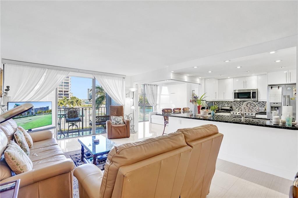 400 Leslie Dr #319