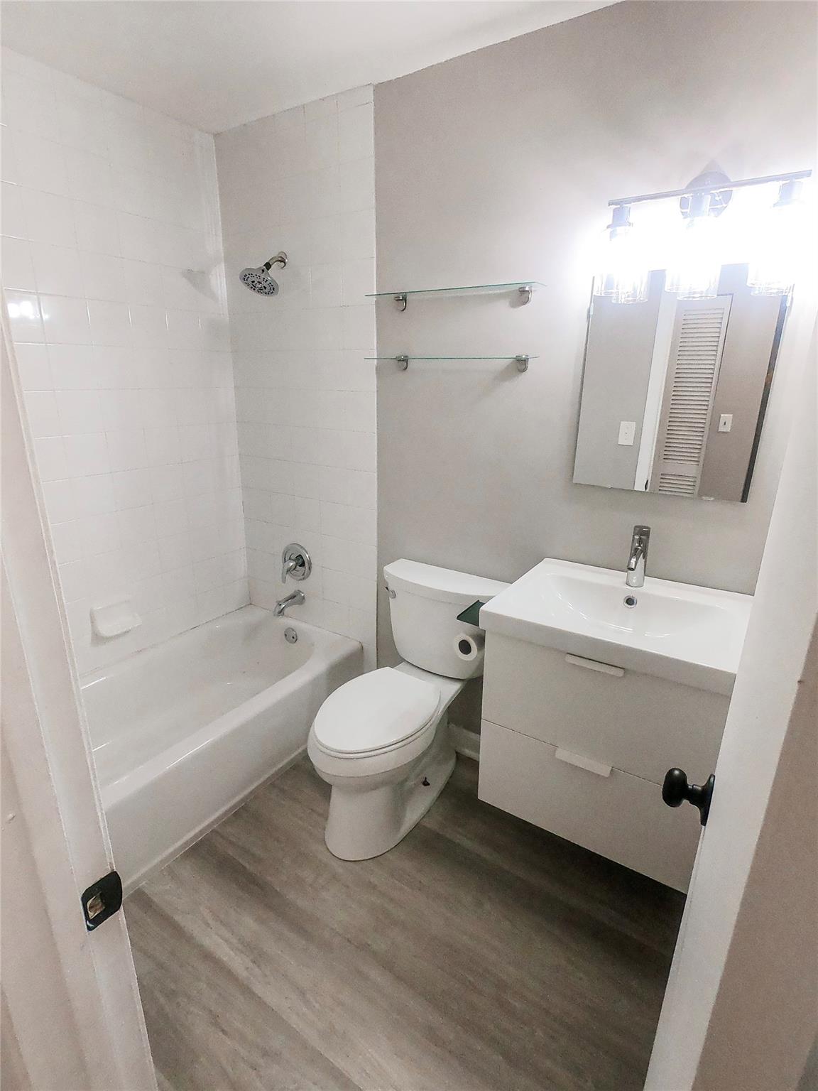 1421 Avon Ln #206,North Lauderdale, FL 33068