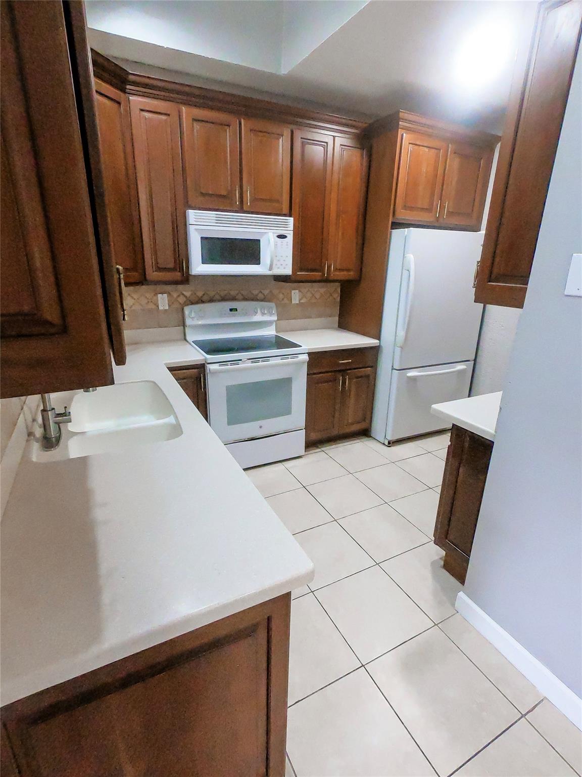 1421 Avon Ln #206,North Lauderdale, FL 33068