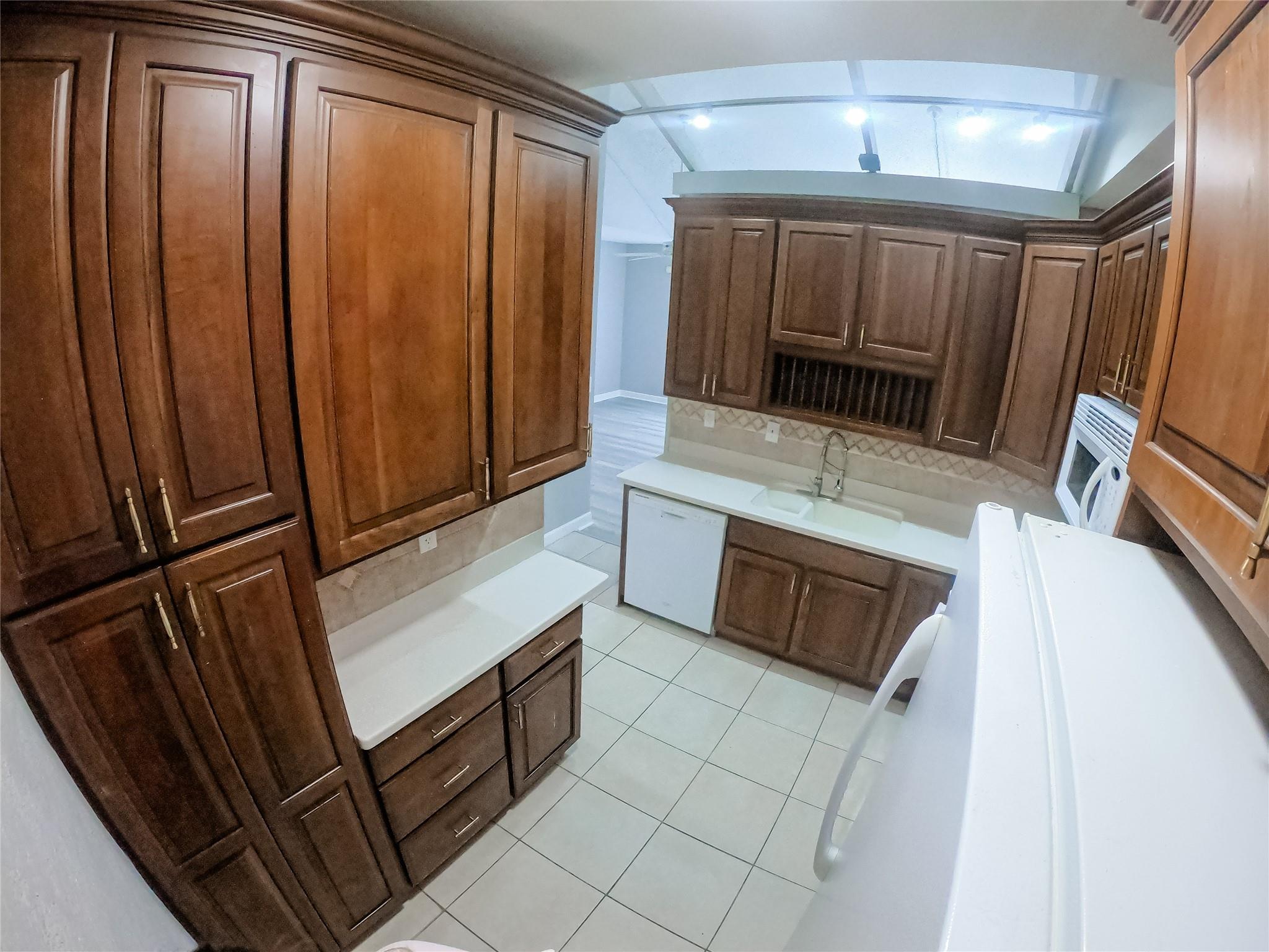 1421 Avon Ln #206,North Lauderdale, FL 33068