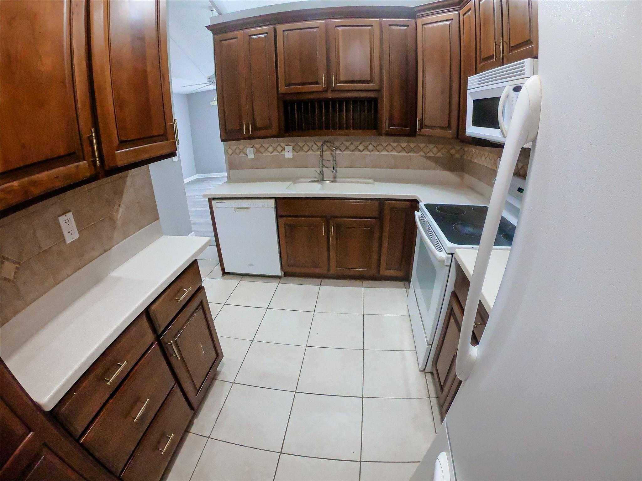 1421 Avon Ln #206,North Lauderdale, FL 33068