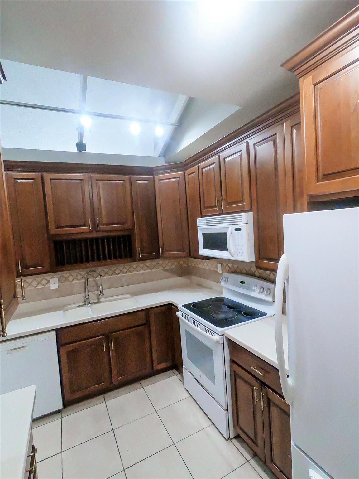 1421 Avon Ln #206,North Lauderdale, FL 33068